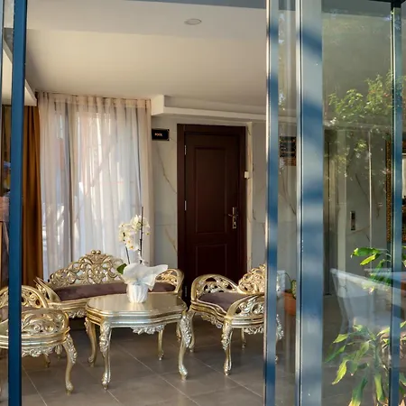 Velaris Boutique