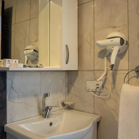 Velaris Boutique Μπέλεκ